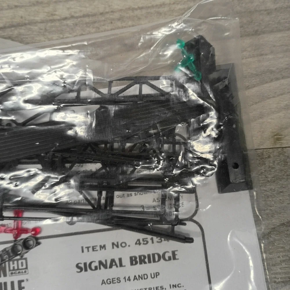 Bachmann Signal Bridge Plasticville No 45134 HO Scale Model Kit NIP